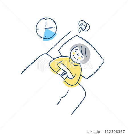 眠れなくて睡眠時間が短いシニア女性 112308327