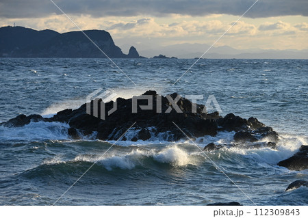 荒れた海（徳島県阿南市椿町　蒲生田岬） 112309843