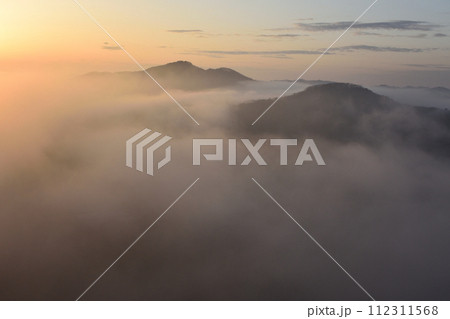 鎌倉山の雲海、茂木、栃木県 鎌倉山の雲海、茂木、栃木県 112311568