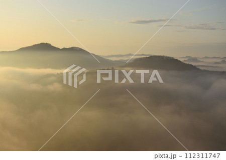 鎌倉山の雲海、茂木、栃木県 鎌倉山の雲海、茂木、栃木県 112311747