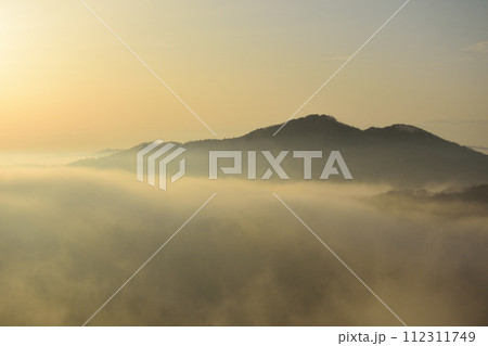 鎌倉山の雲海、茂木、栃木県 鎌倉山の雲海、茂木、栃木県 112311749
