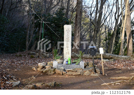 小谷城　赤尾屋敷跡に建つ浅井長政公自刃の地の石碑 112312176