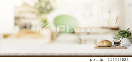 A presentation space for displaying products on a table with a blurred background of a coffee shop. 112312628