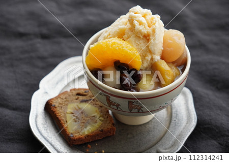 クリームあんみつと栗の焼き菓子 112314241