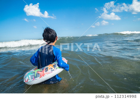 Ocean bathing 112314998