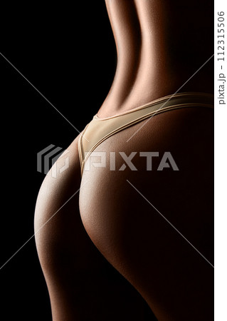 Close-up of an female back on a black background Close-up of an female back on a black background 112315506