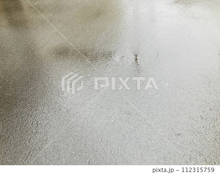 雨に濡れた路面8 雨に濡れた路面8 112315759