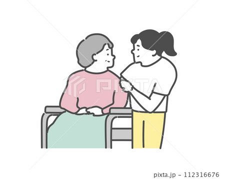女性介護士と車椅子に乗った高齢女性 女性介護士と車椅子に乗った高齢女性 112316676