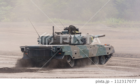 発進する陸上自衛隊90式戦車 発進する陸上自衛隊90式戦車 112317077