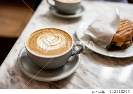 カフェオレ 112318297