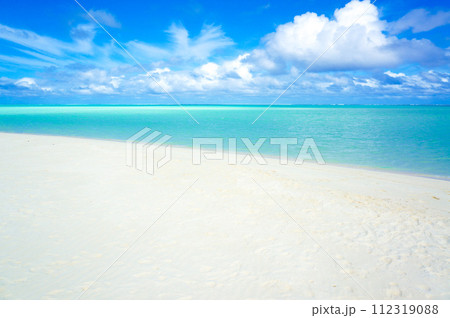 この世の景色とは思い難いビーチ 112319088