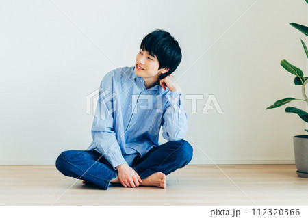 若い男性のポートレート 若い男性のポートレート 112320366