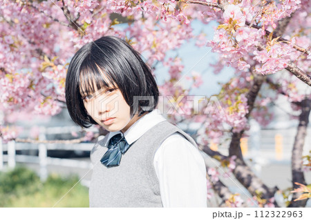 桜と女子高生 桜と女子高生 112322963