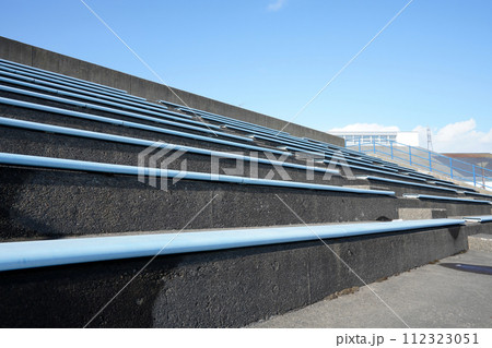 地方球場の観客席 北海道釧路町 112323051