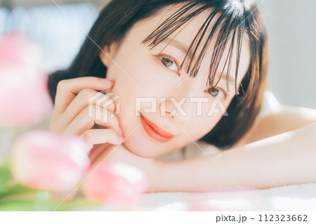 若い女性のビューティーイメージ 112323662
