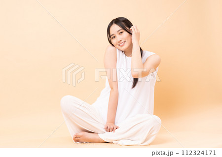 若い女性のビューティ　 112324171