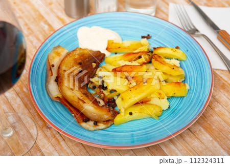 Roasted pork side bacon served with fried potato 112324311