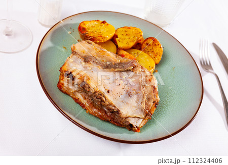 Roasted pork ribs served with fried baked potatoes 112324406