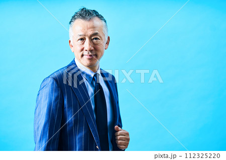 ビジネスマン 男性 ビジネスマン 男性 112325220