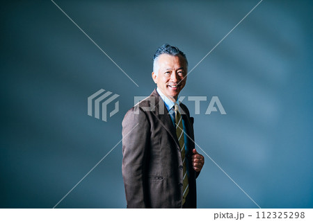ビジネスマン　男性 112325298