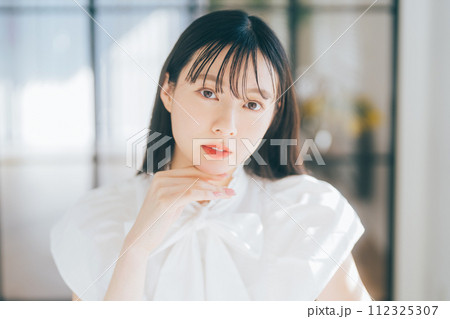 若い女性のビューティーイメージ 若い女性のビューティーイメージ 112325307