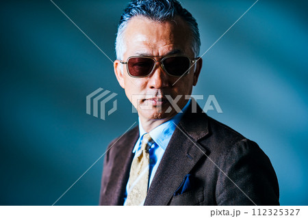 スーツ　男性 112325327