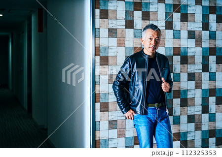 カジュアル　シニア　男性 112325353