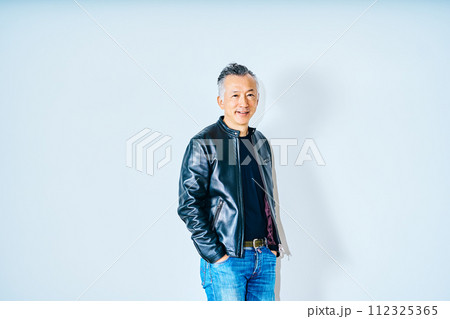 カジュアル　シニア　男性 112325365