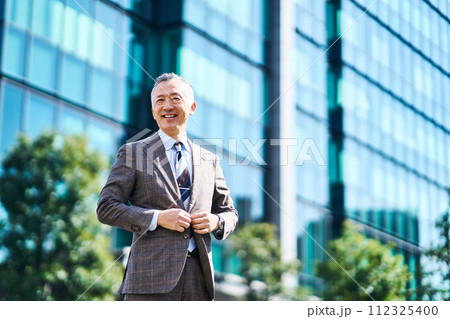 ビジネス　男性 112325400