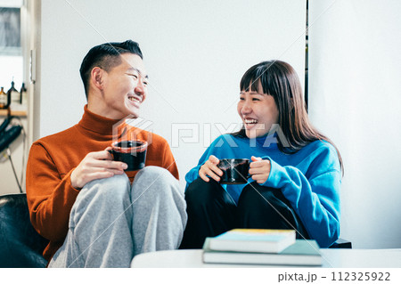 カップルの休日 112325922