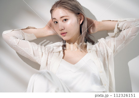 女性のビューティーポートレート 112326151