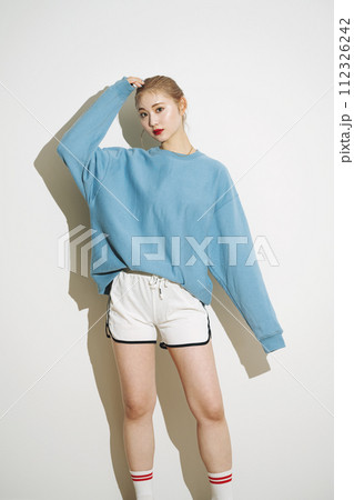若い女性のスポーティスナップ 若い女性のスポーティスナップ 112326242