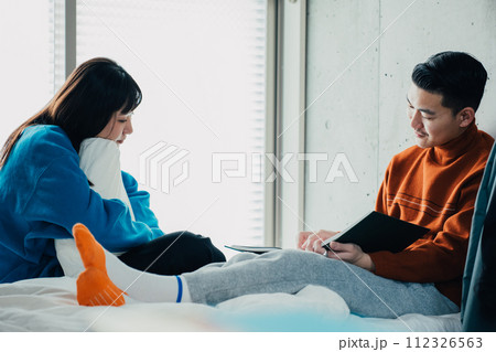 カップルの休日 112326563