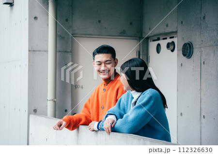 カップルの休日 112326630