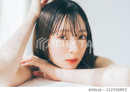 若い女性のビューティーイメージ 112326663