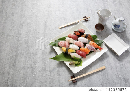 和食、寿司、握り寿司俯瞰撮影 112326675