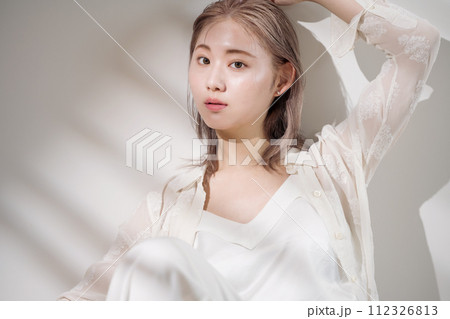 女性のビューティーポートレート 112326813