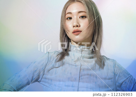 女性のファッションイメージ 女性のファッションイメージ 112326903