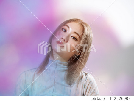 女性のファッションイメージ 112326908