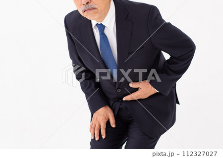 シニア男性　ビジネス　痛い 112327027