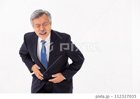 シニア男性　ビジネス　痛い 112327035