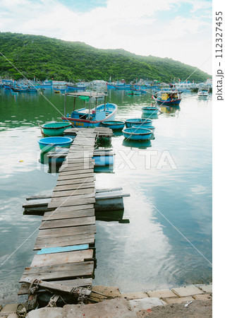 boats anchored on the shore 112327455
