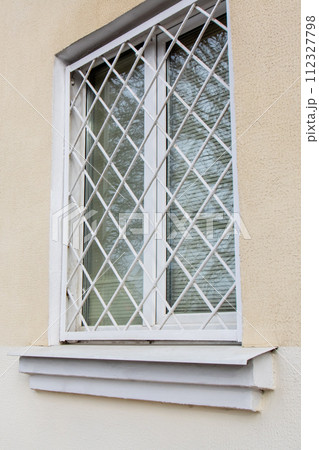 Grid on the window of moaning home Grid on the window of moaning home 112327798