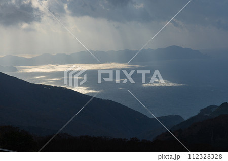 日本 青森県北津軽郡の眺瞰台の展望台からの津軽海峡 日本 青森県北津軽郡の眺瞰台の展望台からの津軽海峡 112328328