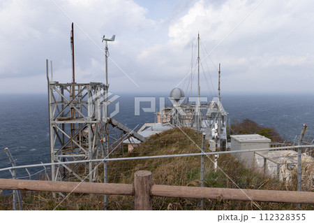 日本　青森県津軽半島の竜飛崎にある防衛省海上自衛隊竜飛警備所 112328355
