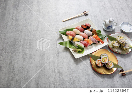 祝いの食事、和食、寿司、背景、華やかな和食 112328647