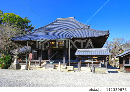 【三重県】晴天の関地蔵院（東海道　関宿） 112329678