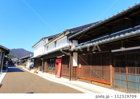 【三重県】晴天の関町関宿伝統的建造物群 【三重県】晴天の関町関宿伝統的建造物群 112329709