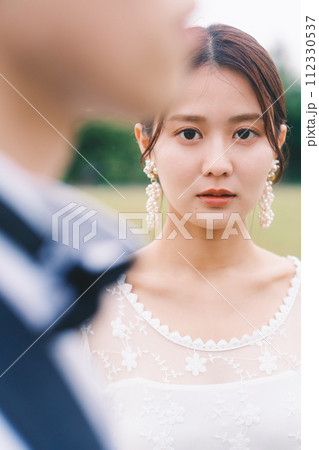 新婦の視線 112330537