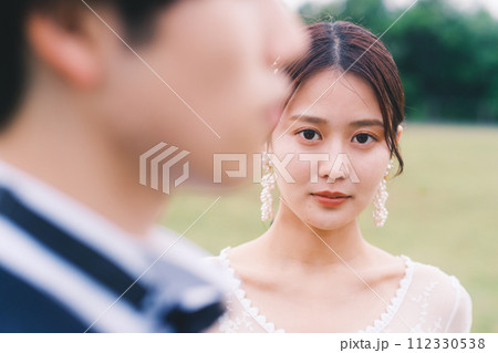 新婦の視線 112330538